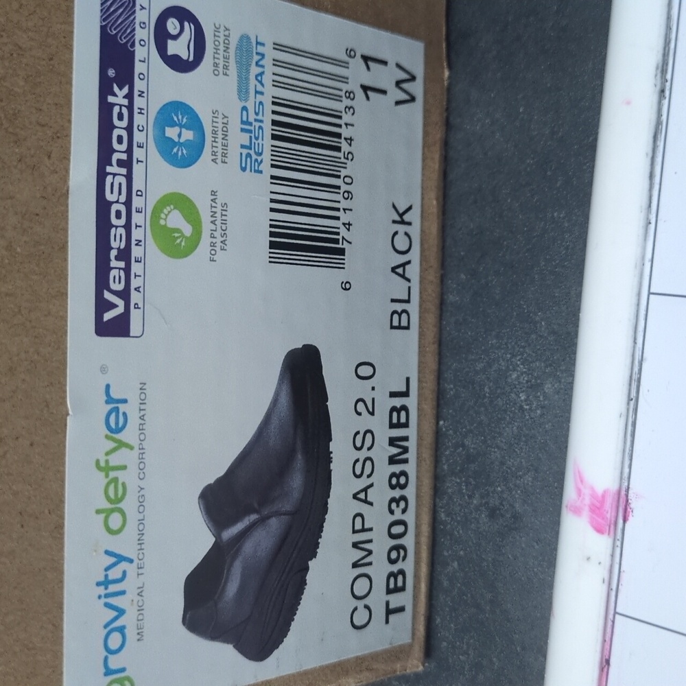 Non Slip Shoes - Picture 4 of 6